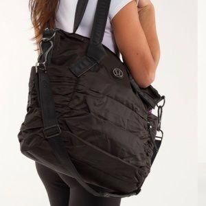 Lululemon Triumphant Tote Black